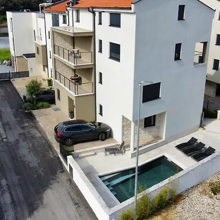 Lea Apartment *