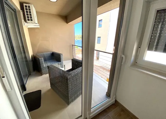 Apartman Lea *